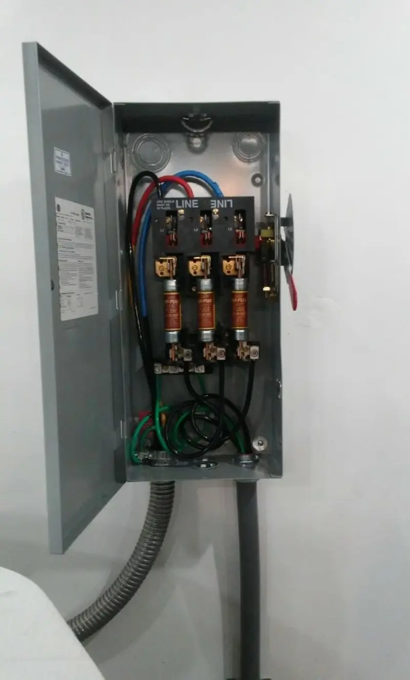 Three-phase disconnect switch installed for Smoke Detector Installation in Duquesne